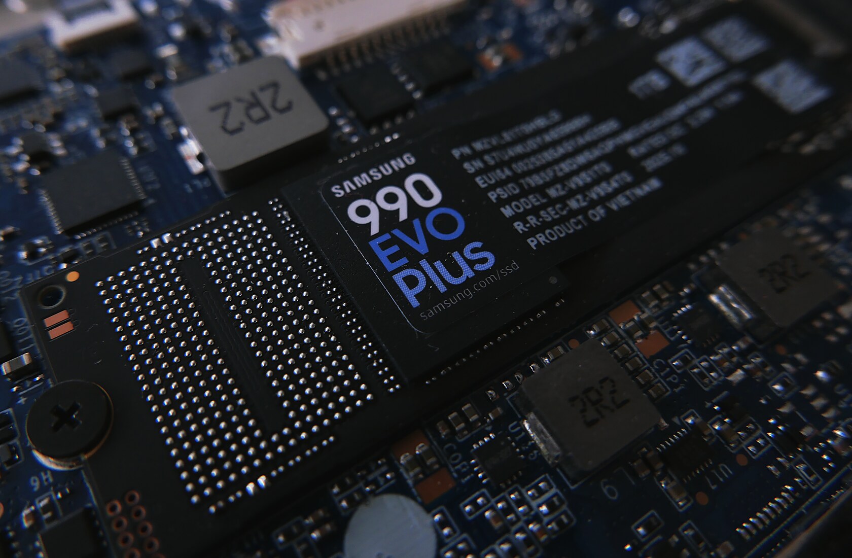 Samsung 990 EVO Plus SSD inside StarBook Horizon